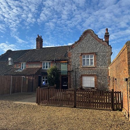 The Wheatsheaf West Beckham Bed & Breakfast Norwich Exterior photo