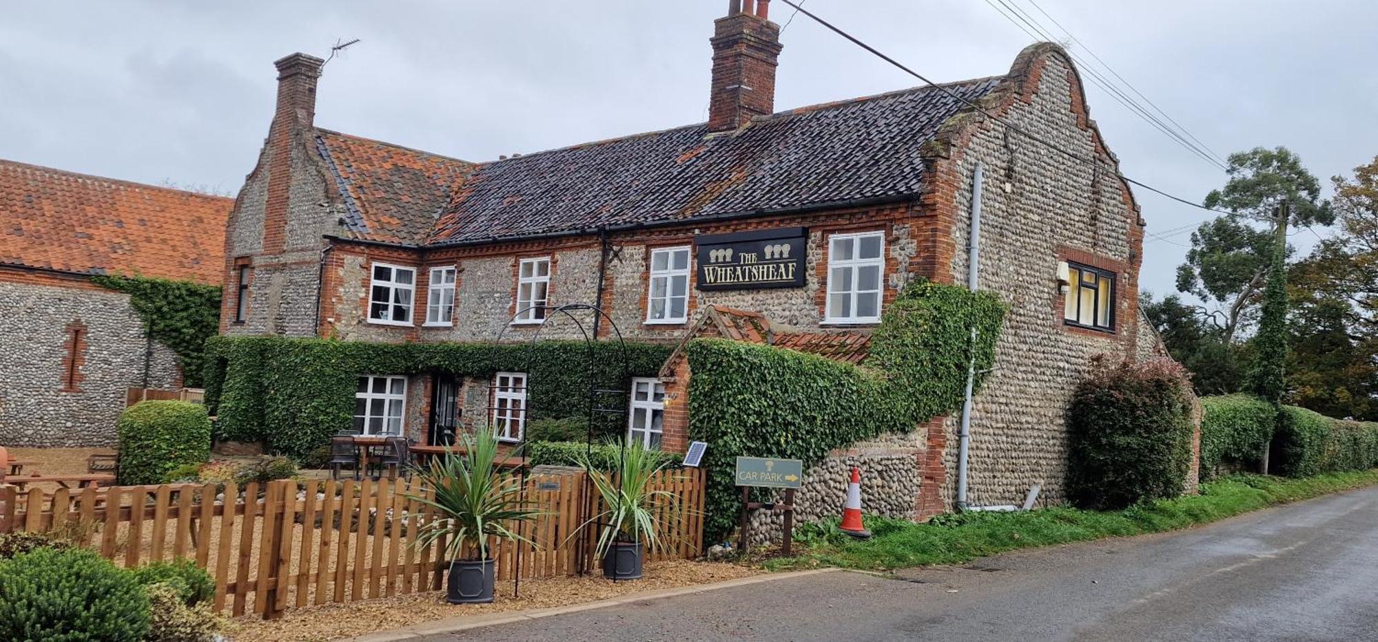 The Wheatsheaf West Beckham Bed & Breakfast Norwich Exterior photo