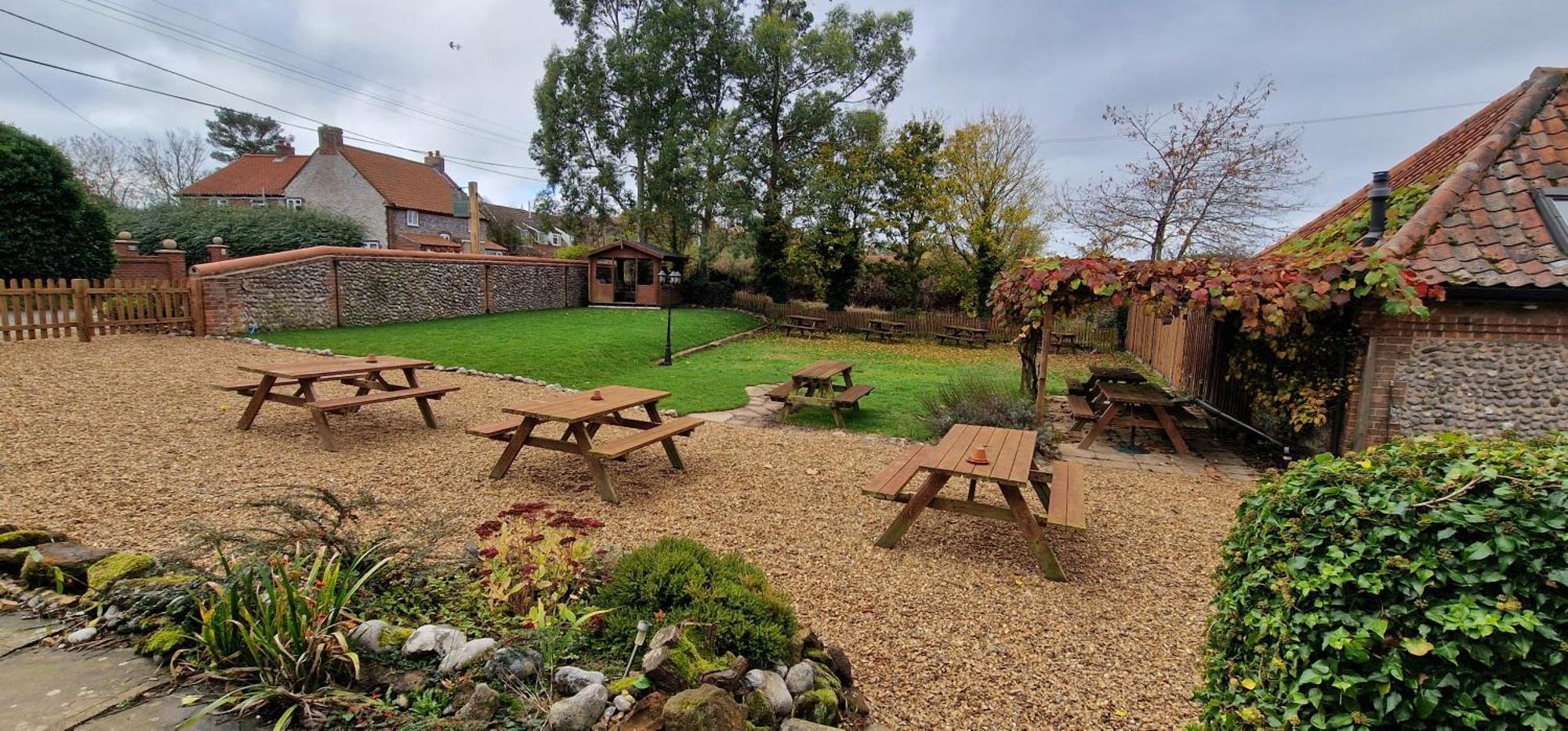 The Wheatsheaf West Beckham Bed & Breakfast Norwich Exterior photo