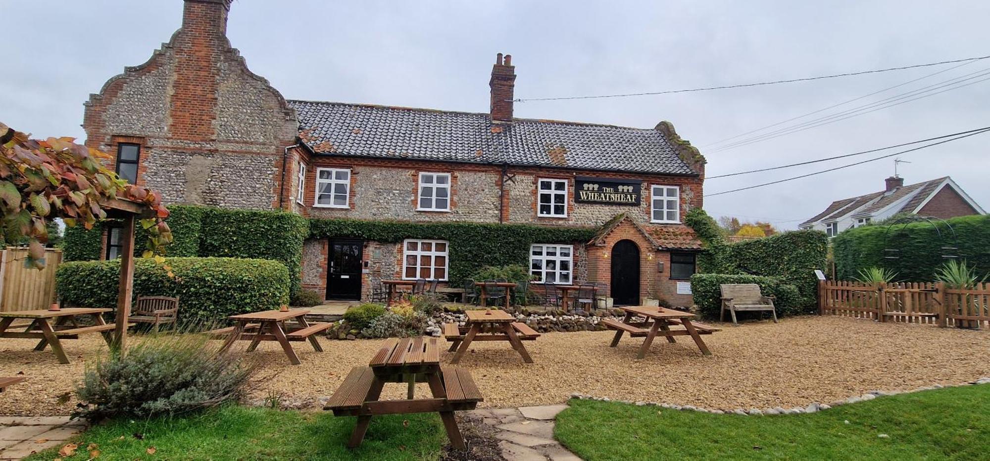 The Wheatsheaf West Beckham Bed & Breakfast Norwich Exterior photo