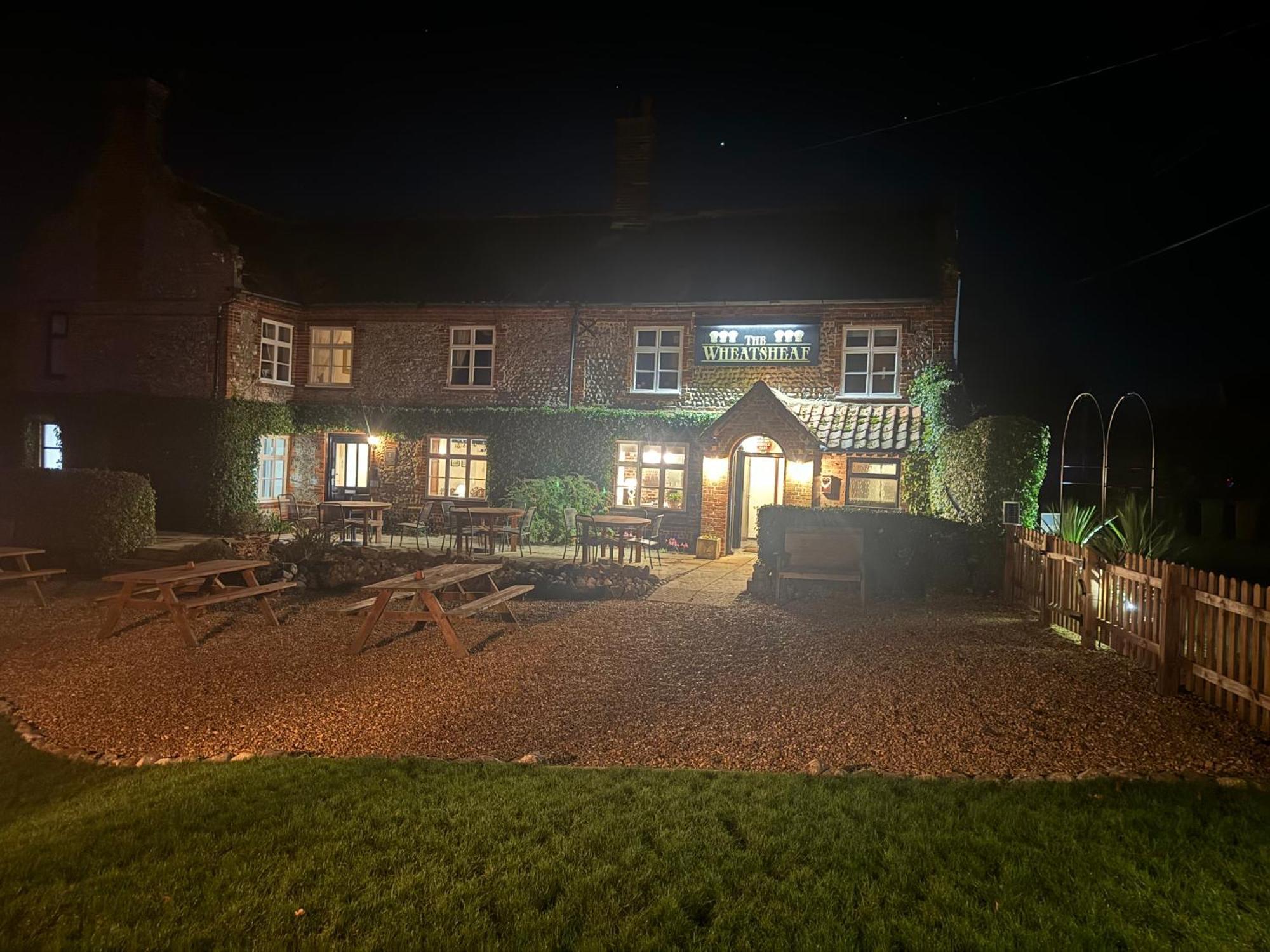 The Wheatsheaf West Beckham Bed & Breakfast Norwich Exterior photo