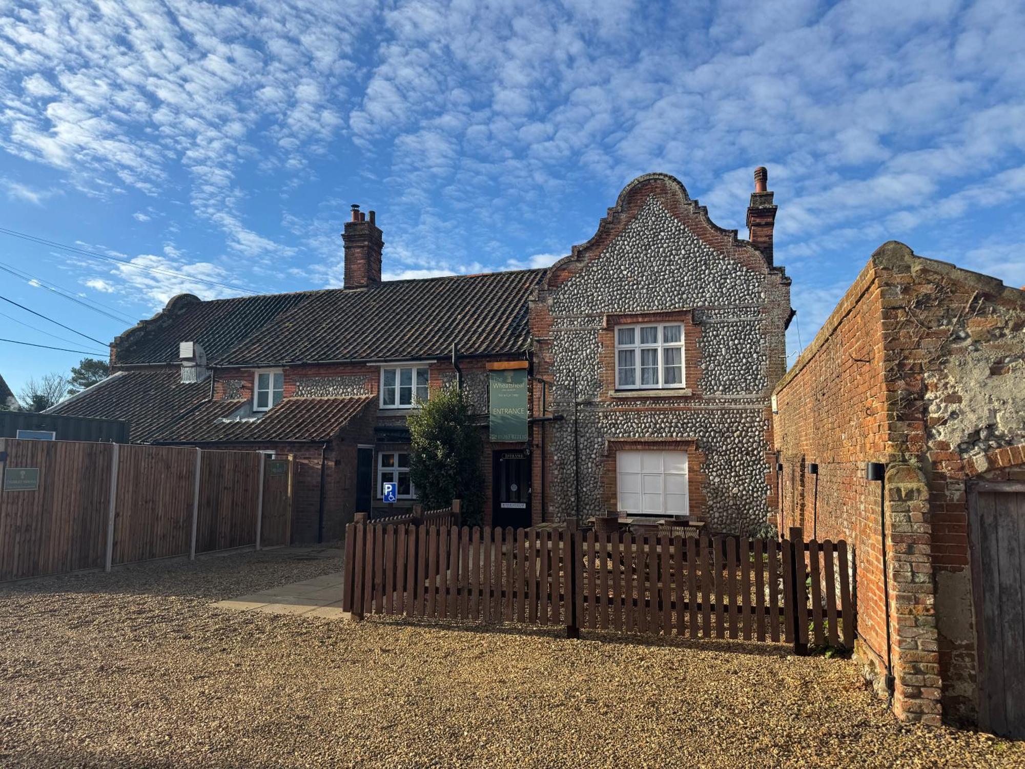 The Wheatsheaf West Beckham Bed & Breakfast Norwich Exterior photo