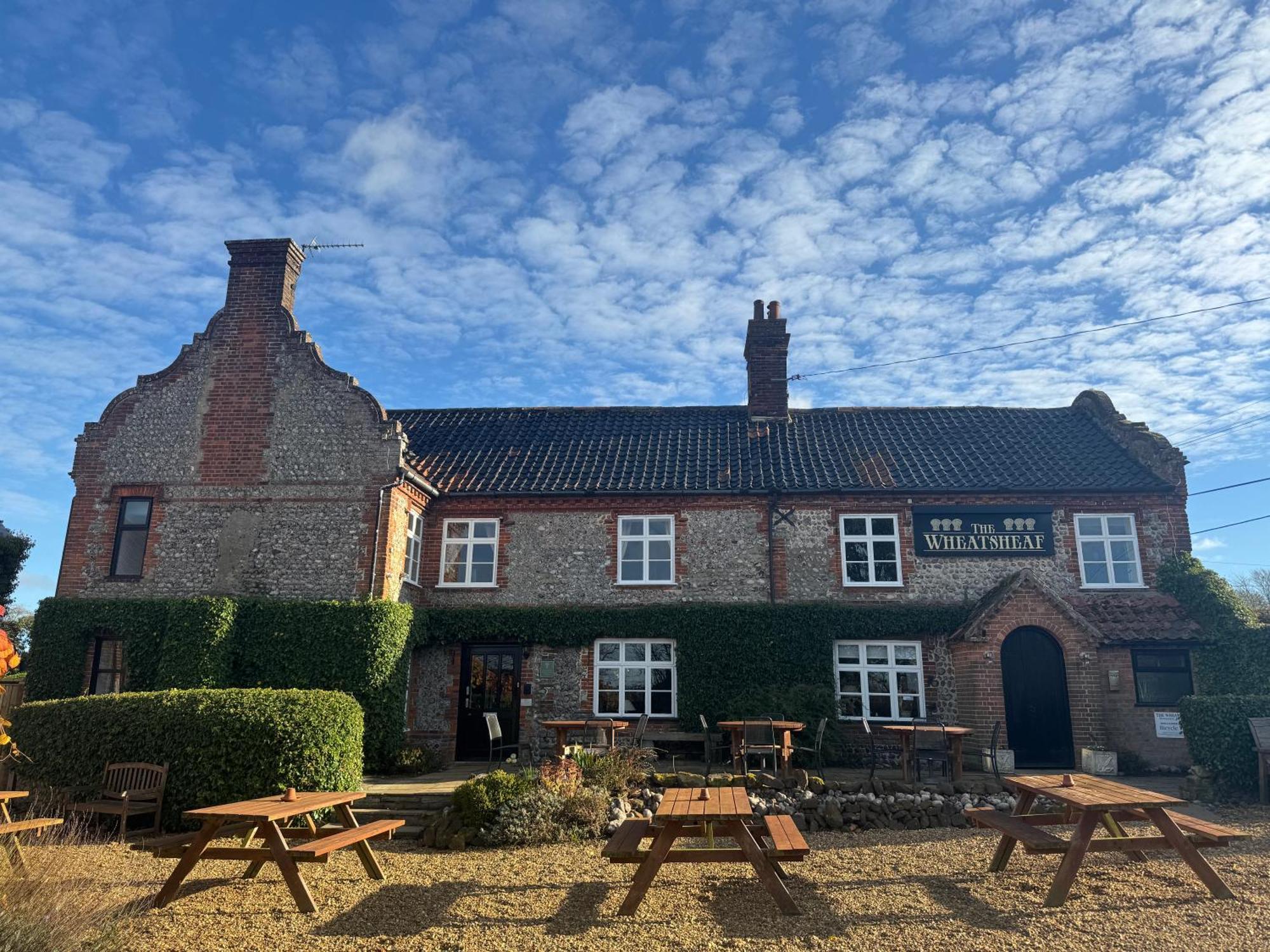 The Wheatsheaf West Beckham Bed & Breakfast Norwich Exterior photo